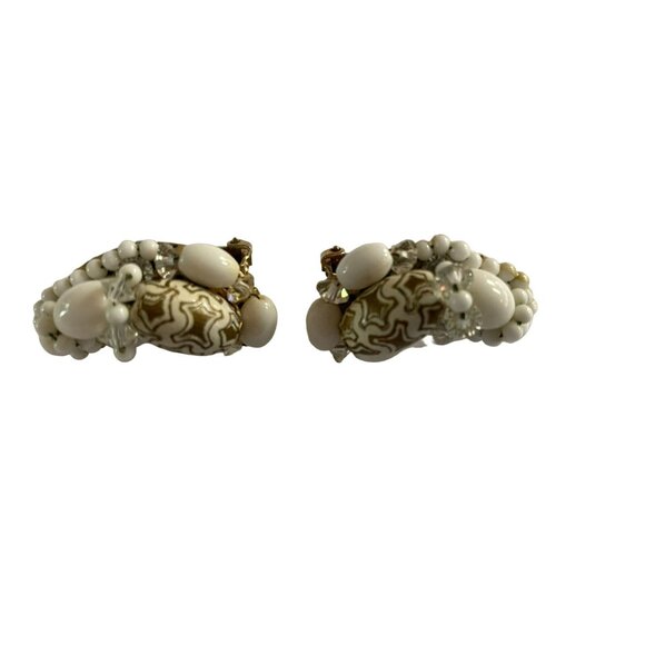 Vintage Signed Hobe hand-wired clipon earrings.  White seedbead and goldtone - Picture 2 of 4